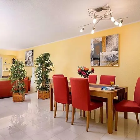 Sleeps 6 With Pool And Air Con
