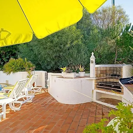 Sleeps 6 With Pool And Air Con