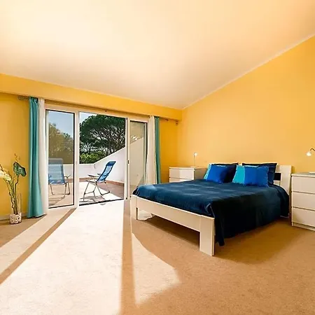 Sleeps 6 With Pool And Air Con *