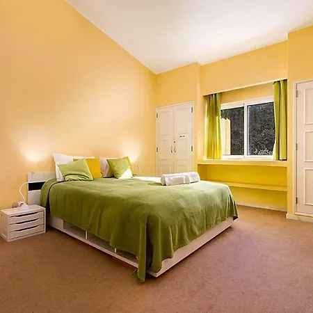 Sleeps 6 With Pool And Air Con Villa